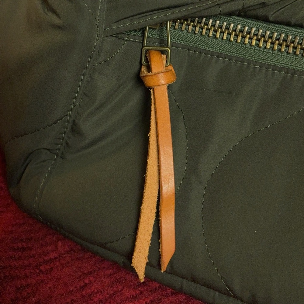 Parker Thatch Quilted Cross Your Heart Sling Bag Olive Nylon Rare - Picture 14 of 16